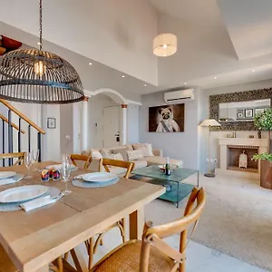 Elegant 2 Bdrm Penthouse With Sea Views And Pools Marbella